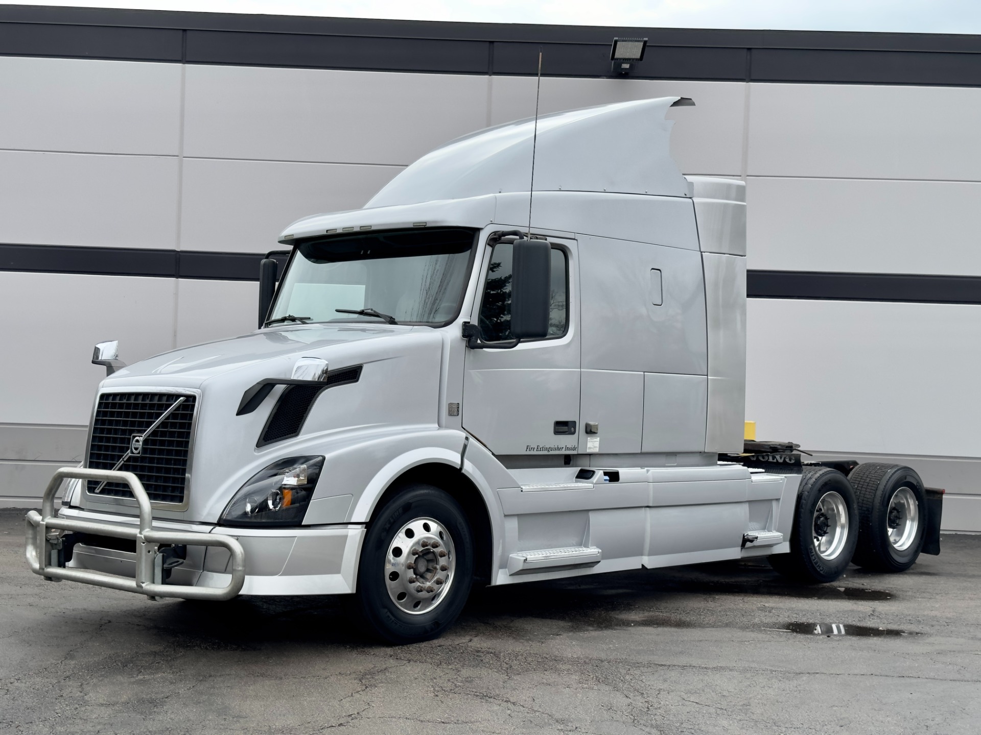 Used 2012 Volvo VNL Sleeper - Volvo D13 Power- Automatic - Raised Roof ...