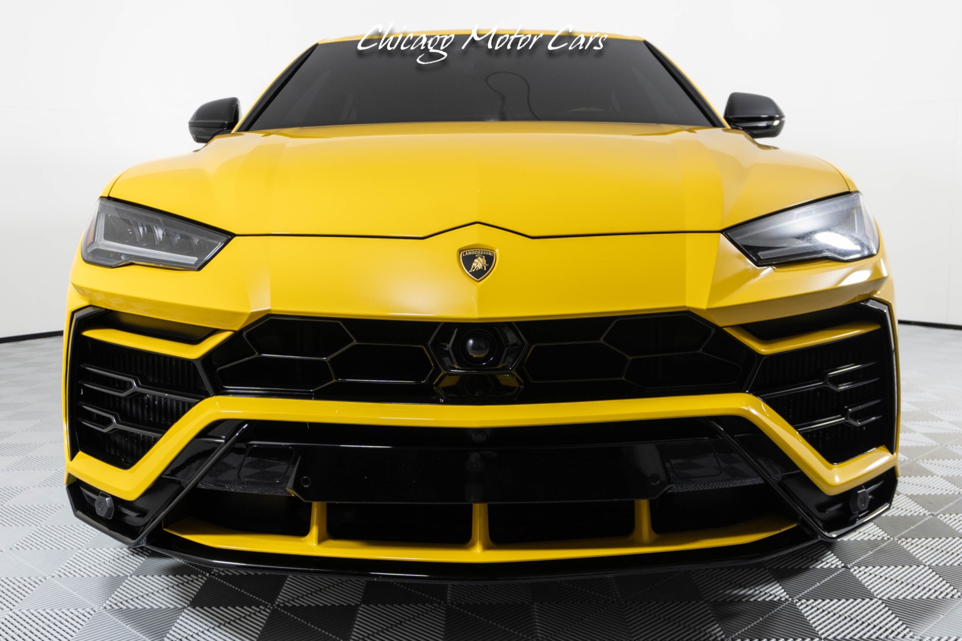 Lamborghini Urus Black & Gold! 😮