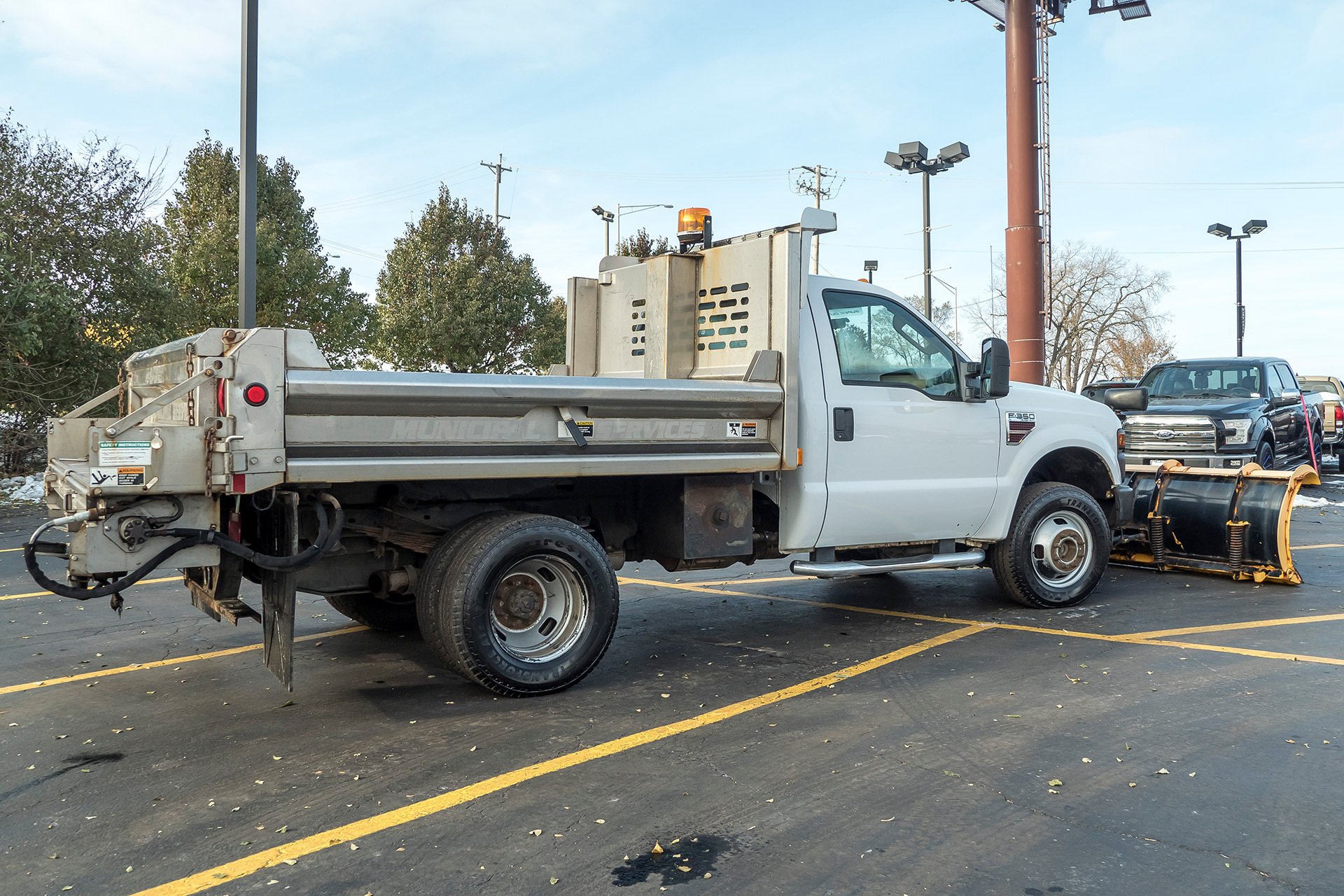 Used 2009 Ford F-350 XL Super Duty with Snow Plow/Spreader For Sale (Sold)  | Midwest Truck Group Stock #16542