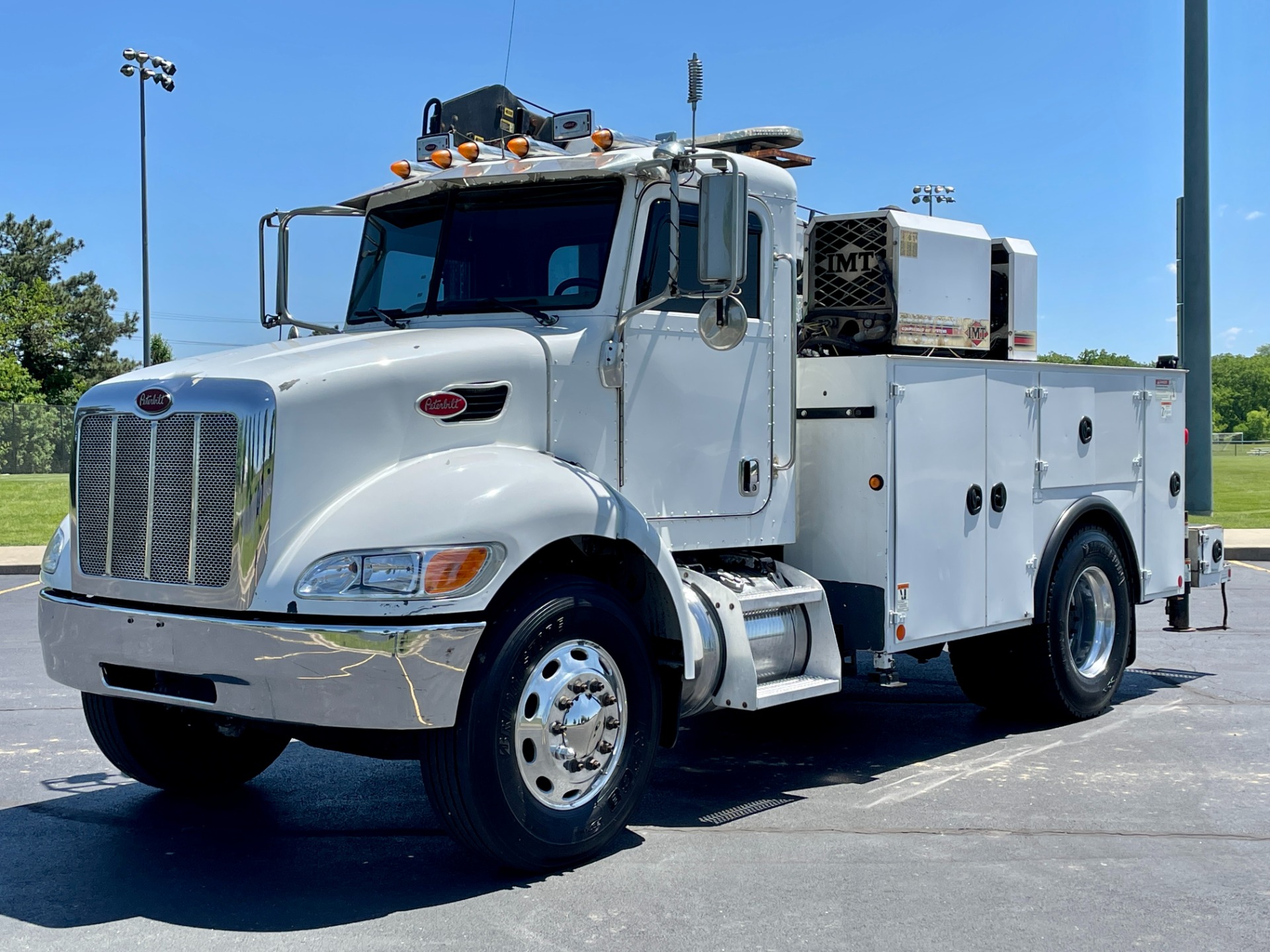 Used 2008 Peterbilt 355 Service Truck IMT Crane and Compressor